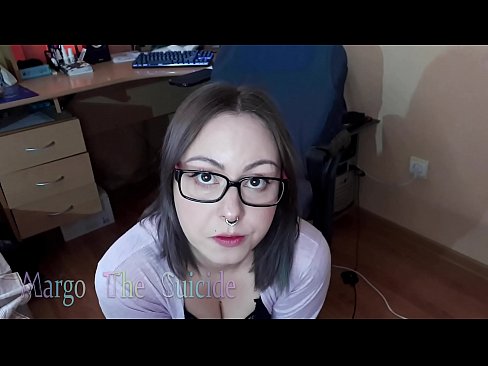 ❤️ Sexy Girl mit Brille saugt Dildo tief vor der Kamera ☑ Super sex bei uns ❌️