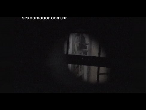 ❤️ Blondie wird heimlich von einem Voyeur aus der Nachbarschaft gefilmt, der sich hinter Hohlblocksteinen versteckt ☑ Super sex bei uns ❌️