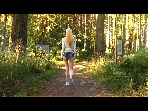 ❤️ Schöne Frau bewegt sich langsam, nicht nackt Video ☑ Super sex bei uns ❌️